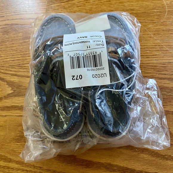 NWT Children’s Place Boys Boat Shoes Size 11 - Picture 3 of 4